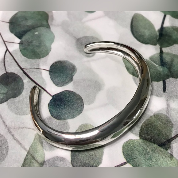 Chloe+Isabel Hammered Silver Cuff Bracelet - Picture 4 of 8